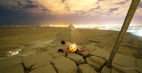 sex on giza pyramid|Photo of Couple Boning on Top of Pyramids Prompts。